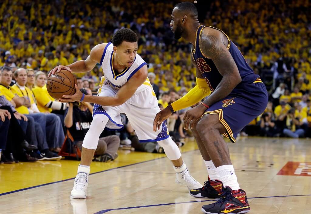 Betting websites back the Warriors to win against the Cavaliers in their upcoming NBA regular season game