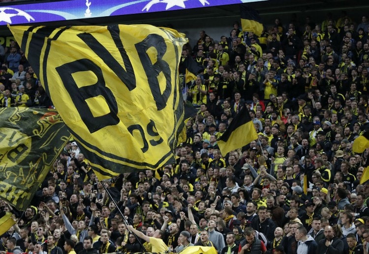 Beraruh online mendukung Borussia Dortmund saat mereka kini berada di puncak klasemen Bundesliga