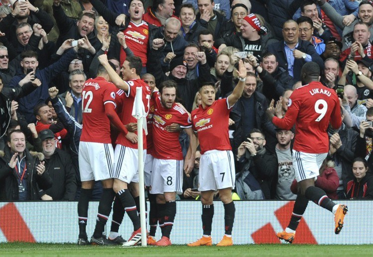 Para penggemar taruhan olahraga mengharapkan sebuah pertandingan seru di Old Trafford