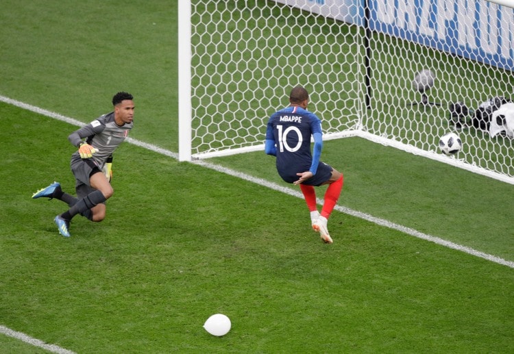 Vòng bảng World Cup: Phút 35 Mbappe dễ dàng lao vào đệm bóng tung lưới trống