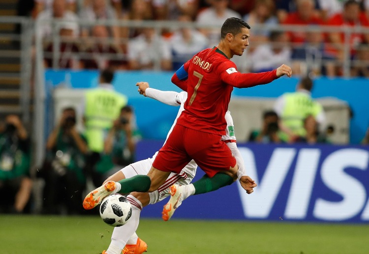Trận Bồ Đào Nha vs Iran: Sau tình huống hụt pen đáng tiếc, Ronaldo đã có nhiều tình huống thiếu kiềm chế dẫn đến việc bị phạt thẻ vàng.