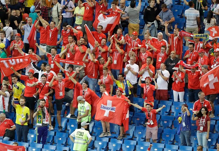 2018世界杯，瑞士球迷们庆祝瑞士晋级淘汰赛