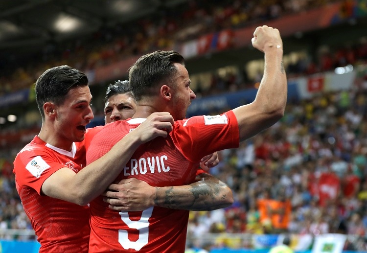 2018世界杯，布莱利姆•哲马伊利与队友庆祝球队晋级下一轮