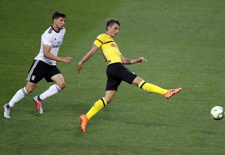 นาที 22 ให้หลังเพียงสองนาทีสกอร์มาไหลเป็น 2-0 มาริโอ เกิทเซ่ ยกบอลเข้าเขตโทษ มักซิมิเลี่ยน ฟิลิปป์ หลุดกับดักล้ำหน้ายิงตามน้ำเข้าไป