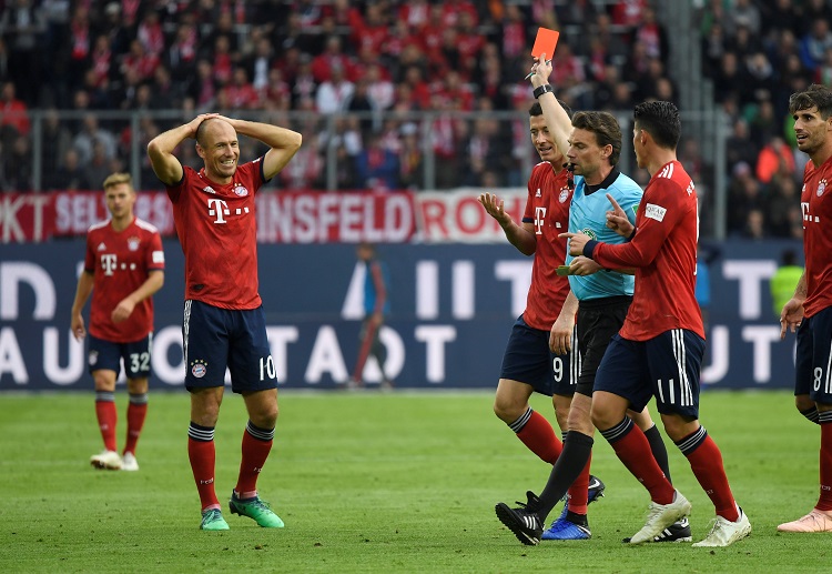 德甲：拜仁的罗本在与狼堡的比赛中被出示红牌