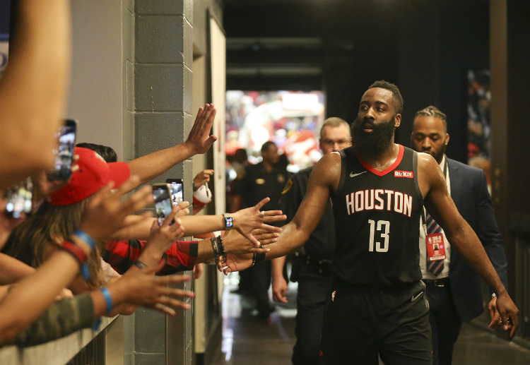 NBA常规赛 火箭 vs 雄鹿的球场动态