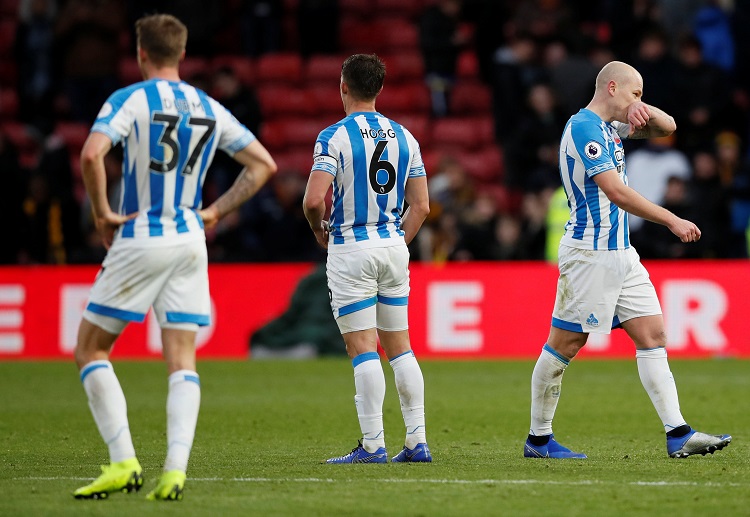 Primary KeywordPremier League Secondary Keyworddự đoán sbobet  nhận định West Ham vs Huddersfield  cập nhật Premier League 2019 Article Title VNPremier League West Ham vs Huddersfield: Khó khăn cho Huddersfield! Article Title EnglishPremier League West Ham vs Huddersfield: A challenging match for Huddersfield! Premier League West Ham vs Huddersfield: Khó khăn cho Huddersfield! West Ham vs Huddersfield Cùng dự đoán Sbobet đánh giá trận West Ham vs Huddersfield, 23:00 ngày 16/03 (GMT+8) và cập nhật Premier League 2019! West Ham cần thêm 1 điểm nữa để chính thức trụ hạng thành công, trong khi cơ hội đó đối với Huddersfield gần như không còn. Do vậy, trận đấu tới có lẽ sẽ chỉ có một đội chơi hết mình. Những điểm đáng chú ý West Ham đang có thành tích ghi bàn không đế nỗi tồi. Sau 30 vòng đấu, họ cũng có được 37 bàn thắng. Song, cũng có đến 43 lần đội bóng này để thủng lưới. Trong quá khứ, có 3 lần đội bóng này đối đầu với đối thủ Huddersfield. Trong cả 3 trận đấu đó, họ đều có được bàn thắng. Thậm chí, 2/3 trận này họ ghi được từ 2 bàn thắng trở lên. Trong 10 trận đấu gần đây nhất của mình, có 6 trận West Ham ghi được bàn thắng. Trong đó, có 3 trận họ ghi được từ 2 bàn trở lên. Song, cũng có đến 8/10 trận này họ để thủng lưới. Trên sân nhà, đến 8/10 trận họ có bàn với 6 trong số đó là từ 2 bàn thắng trở lên. Song, cũng có 7/10 trận này họ thủng lưới. 1 Theo các nhận định West Ham vs Huddersfield, trong khi đó, Huddersfield Town đang là đội bóng gây thất vọng nhất giải đấu, đặc biệt là ở hàng công. Sau 30 vòng đấu, chỉ vỏn vẹn 15 lần họ có được bàn thắng. Thế nhưng, lại có đến 53 lần họ để thủng lưới. Trong 3 lần đối đầu với đối thủ thành London này, có 2 trận họ có bàn nhưng cả 2 trận họ chỉ đều ghi được 1 bàn. Trong 10 trận đấu gần đây nhất của mình, chỉ vỏn vẹn 2 trận Huddersfield có được bàn thắng, 1 thành tích hết sức tồi tệ. Trong khi đó, có đến 8/10 trận này họ thủng lưới với 5 trong số đó là từ 2 bàn thua trở lên. Trên sân khách, cũng chỉ 3/10 trận gần nhất họ có bàn. Song, cũng có 8/10 trận này họ thủng lưới với 4 trong số đó là từ 2 bàn thua trở lên. West Ham đang đứng thứ 9 trên bảng xếp hạng với 39 điểm sau 30 vòng đấu của Ngoại hạng Anh. Ở 3 lần đối đầu trước đây với đội khách, cả 3 lần họ đều bất bại với 2 trong số đó là những chiến thắng. Cả 2 chiến thắng này, đội chủ sân London đều thắng với cách biệt 2 bàn trở lên. Điều này cho thấy cả năng thắng đậm của họ trong trận này là khá cao. Trong 10 trận đấu gần đây nhất của mình, có 3 trận West Ham giành được chiến thắng. Đáng chú ý khi 2/3 chiến thắng này, họ đều thắng cách biệt 2 bàn trở lên. Ngoài ra, 2/3 trận đó họ cũng giữ sạch lưới. Trên sân nhà, đến 6/10 trận gần nhất West Ham giành chiến thắng. Đến 4 trong số đó họ thắng cách biệt 2 bàn trở lên.  2 Theo các nhận định West Ham vs Huddersfield, trong khi đó, Huddersfield Town đang là đội bóng đội sổ cả giải đấu và có nguy cơ cao nhất phải xuống hạng ở mùa giải sau. Sau 30 vòng đấu, đội bóng này chỉ có được vỏn vẹn 14 điểm. Họ còn cách nhóm an toàn đến 16 điểm, 1 con số quá lớn với thực lực của họ hiện tại khi chỉ còn 8 vòng đấu nữa mọi chuyện sẽ kết thúc. Trong 3 lần đối đầu với West Ham, thành tích tốt nhất của họ chỉ là 1 trận hòa hồi đầu mùa. Trong 10 trận đấu gần đây nhất của mình, đến 8 trận Huddersfield để thua. Đáng chú ý khi đến 4 trong số đó họ thua cách biệt 2 bàn. Ngoài ra, 7/8 trận thua này họ đều không có bàn. Trên sân khách, đến 8/9 trận gần nhất họ thua trận. 3 trong số đó Huddersfield thua với cách biệt 2 bàn trở lên.  Đội hình dự kiến giữa 2 đội West Ham vs Huddersfield Town West Ham: Fabianski, Cresswell, Ogbonna, Diop, Fredericks, Rice, Felipe Anderson, Lanzini, Noble, Snodgrass, Chicharito. Huddersfield Town: Lossl, Durm, Schindler, Zanka, Bacuna, Billing, Gorenc-Stankovic, Mooy, Pritchard, Mounie, Kachunga. Lịch sử thi đấu 3 trận gần nhất 2 đội gặp nhau: West Ham thắng 2, hòa 1 West Ham mới để thủng lưới 4 lần trong 6 trận đấu gần nhất chơi trên sân nhà Huddersfield mới giành được 1 chiến thắng trên sân khách kể từ đầu giải Tip cược LỰA CHỌN TỐI ƯU: Chọn Xỉu (Under) kèo 2.5@0.87 *** (23h00 16/03 GMT+8) Theo các nhận định West Ham vs Huddersfield, Huddersfield Town có thành tích đối đầu tích cực trước West Ham, nhưng thực tế West Ham United đã thành công hơn nhiều trong lịch sử đối đầu gần đây nhất khi thắng 2 và hòa 1 trong 3 lần đối đầu với Terrier. Và việc phải hành quân đến sân nhà của West Ham ngày hôm nay được xem là một khó khăn với Huddersfield Town. Meta Description	Cùng dự đoán Sbobet đánh giá trận West Ham vs Huddersfield, 23:00 ngày 16/03 (GMT+8) và cập nhật Premier League 2019! 1st Image Request (English)	A picture of West Ham Image Title in Vietnamese	Premier League: West Ham mới để thủng lưới 4 lần trong 6 trận đấu gần nhất chơi trên sân nhà Image Caption in Vietnamese	West Ham United đã thành công hơn nhiều trong lịch sử đối đầu gần đây nhất Image Alt Text in Vietnamese	Premier League: West Ham đang đứng thứ 9 trên bảng xếp hạng với 39 điểm 2nd Image Request (English)	A picture of Huddersfield Image Title in Vietnamese	Premier League: Huddersfield Town có thành tích đối đầu tích cực trước West Ham Image Caption in Vietnamese	Huddersfield Town đang là đội bóng gây thất vọng nhất giải đấu Image Alt Text in Vietnamese	Premier League: Huddersfield mới giành được 1 chiến thắng trên sân khách kể từ đầu giải Outbound Link 1 URL	https://www.bbc.com/sport/football/teams/west-ham-united Outbount Link 1 Anchor Text	West Ham đang có thành tích ghi bàn không đế nỗi tồi Outbound Link 2 URL	https://www.bbc.com/sport/football/teams/huddersfield-town Outbount Link 2 Anchor Text	Huddersfield Town đang là đội bóng đội sổ cả giải Internal Link 1 URL	https://liputanarena.com/premier-league/ Iternal Link 1 Anchor Text	Premier League 2019 Internal Link 2 URL	https://liputanarena.com/vi/tag/huddersfield-town-vi/ Iternal Link 2 Anchor Text	các nhận định West Ham vs Huddersfield Tags /3	West Ham, Huddersfield FB Caption in Vietnamese	⚽ West Ham vs Huddersfield: Hành quân đến sân nhà của West Ham được xem là một khó khăn với Huddersfield Town!