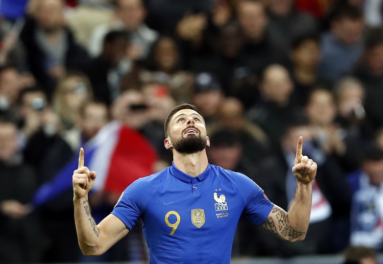 올리비에 지루가 아이슬란드와의 유로 2020 예선전에서 국가대표팀으로써의 35번째 득점을 올린 뒤 자축하고 있다.