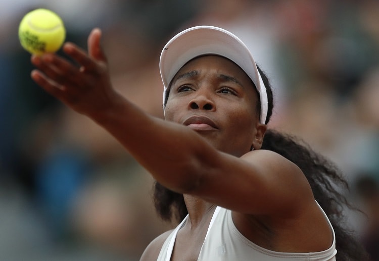 Tin tức cược tennis Roland Garros: Venus dừng bước, Serena suýt thua