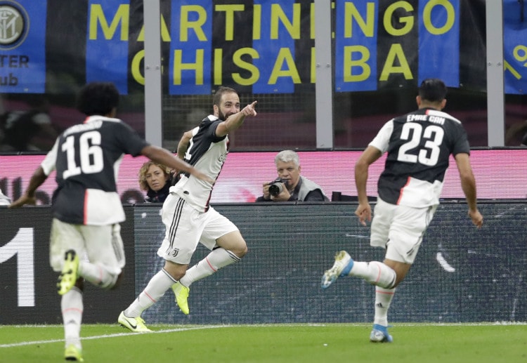 Serie A: Juventus vượt lên chính Inter để giành ngôi đầu bảng.