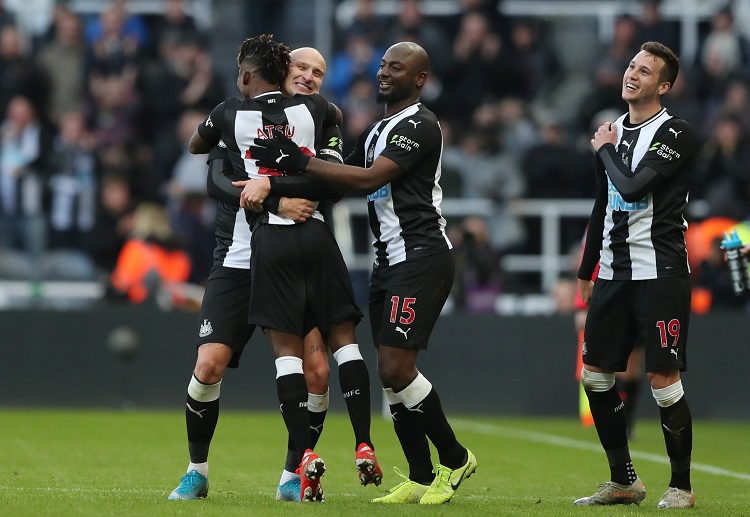 Jonjo Shelvey scores Newcastle United's second goal against Man City in their Premier League game