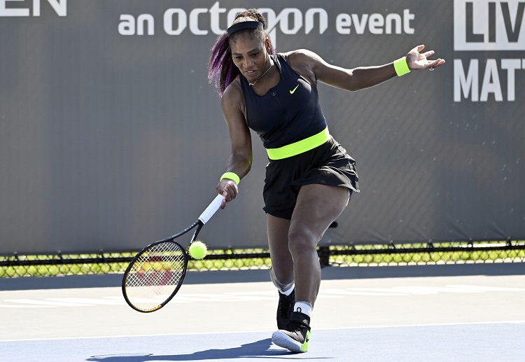 Serena Williams có bước chạy đà US Open không tốt.