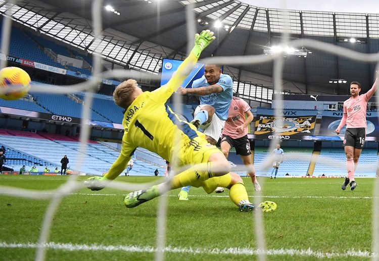 Premier League: Gabriel Jesus bình tĩnh ra chân cận thành mở tỷ số sớm cho Man City.