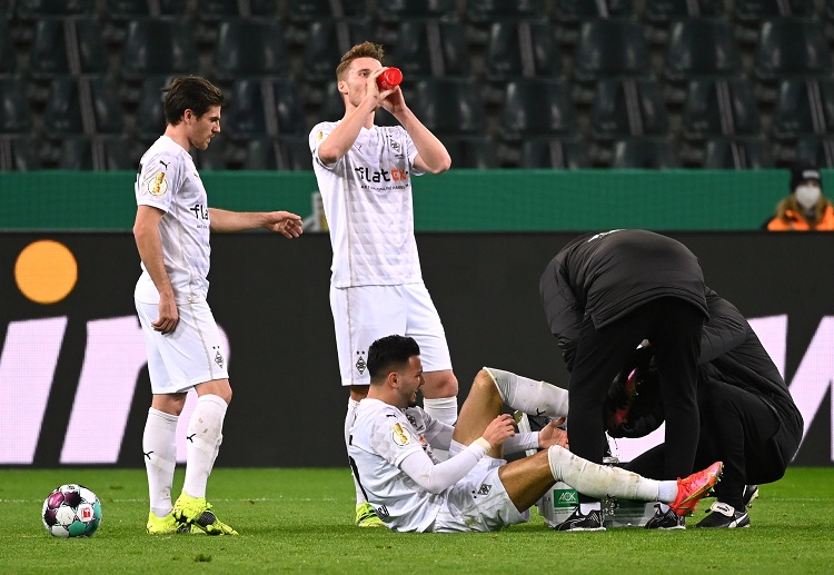 DFB-Pokal: đội chủ nhà Monchegladbach là những người tạo ra được nhiều pha bóng sóng gió hơn.