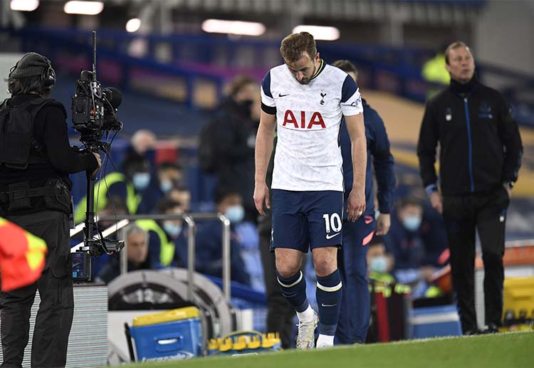 Tottenham Hotspur's Harry Kane was forced off with an injury at the end of their Premier League clash against Everton