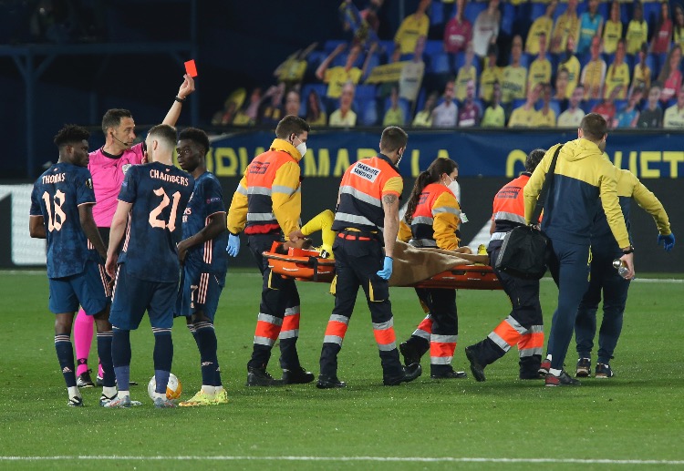 Villarreal were reduced to 10 men after Etienne Capoue suffers an injury during Europa League showdown with Arsenal