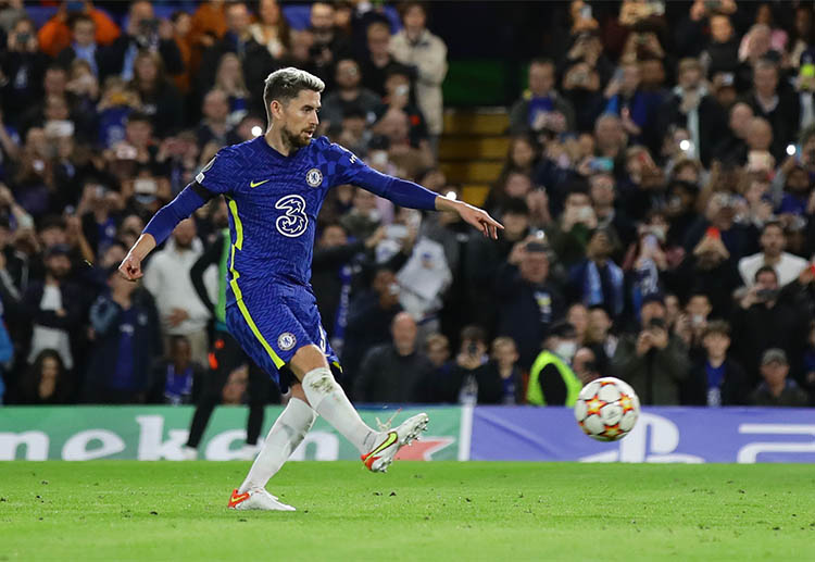 Premier League: Chelsea nắm trong tay lợi thế khi chơi trên sân nhà Stamford Bridge.