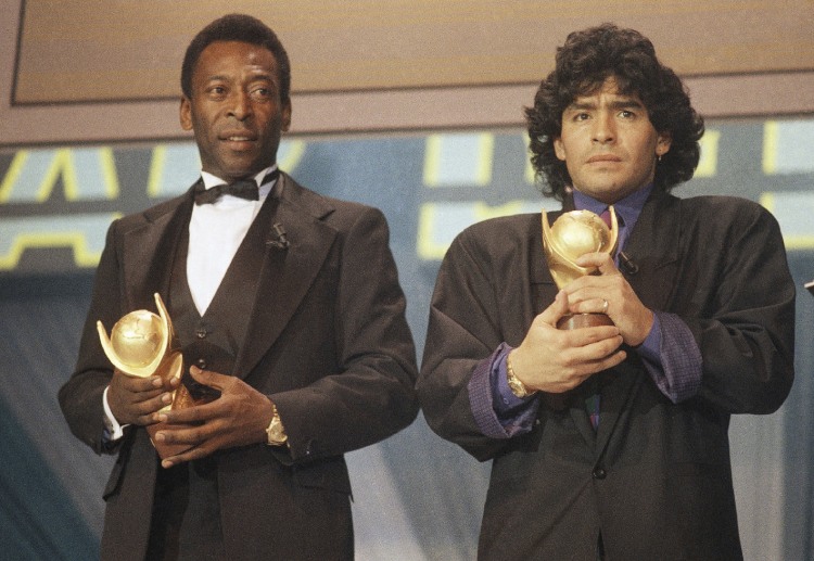 Pele dan Maradona merupakan legenda sepak bola