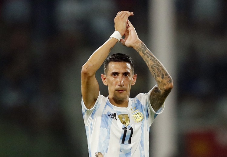 Vòng loại World Cup: Lautaro Martinez khống chế bóng gọn gàng trước khi dứt điểm cận thành mở tỷ số cho Argentina.