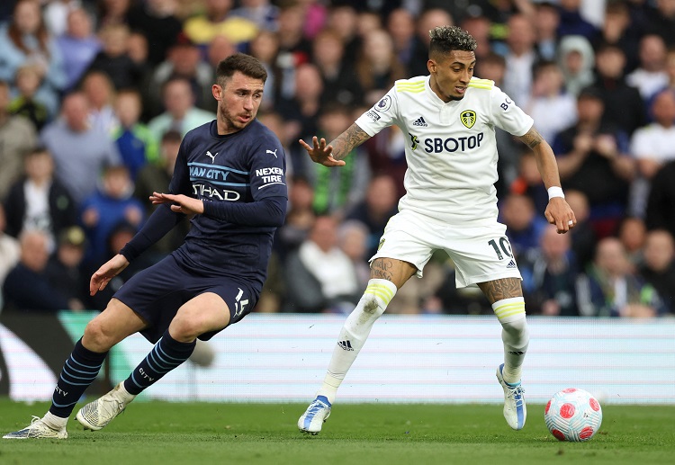 Premier League: Leeds mặc dù yếu hơn nhưng đã tỏ ra khá sáng nước trong triển khai bóng và họ chủ động tấn công liên tục vào cuối hiệp 1