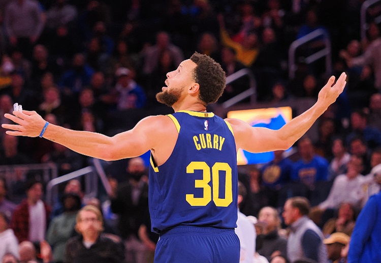 Stephen Curry hits 30 points and 10 assists to help Warriors get another NBA victory