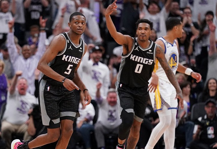 De'Aaron Fox helps the Sacramento Kings take a 1-0 lead over the Warriors in their NBA playoffs first-round series