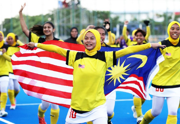 东南亚运动会 马来西亚正在和其他的球员交谈
