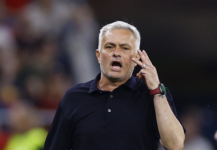 Tin tức Serie A: Mourinho bị cấm chỉ đạo 4 trận trong khi đội bóng của ông phải nộp phạt