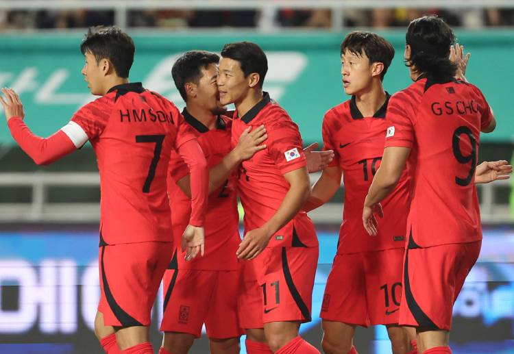 Can Hwang Hee-Chan score a goal against Singapore in their World Cup 2026 qualifying match? 