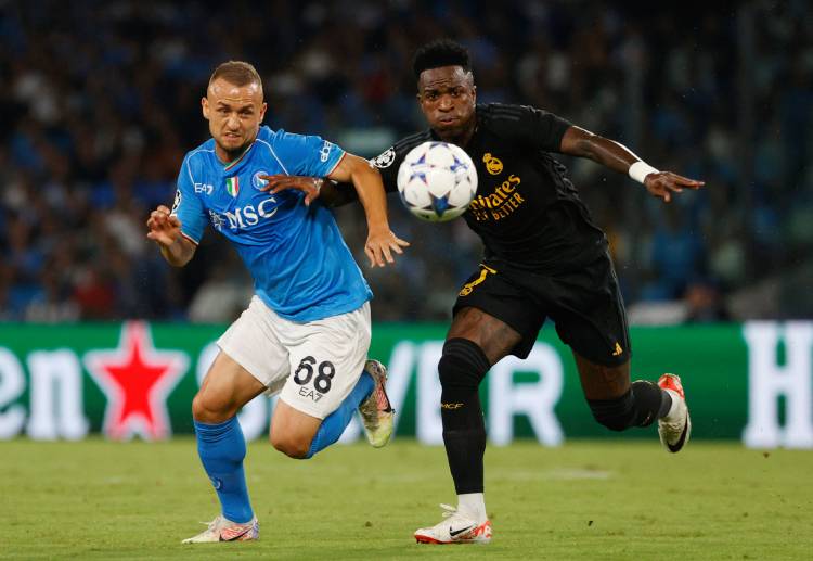 레알 마드리드의 비니시우스 주니오르는 나폴리와의 챔피언스리그 홈 경기에서 득점을 노린다.