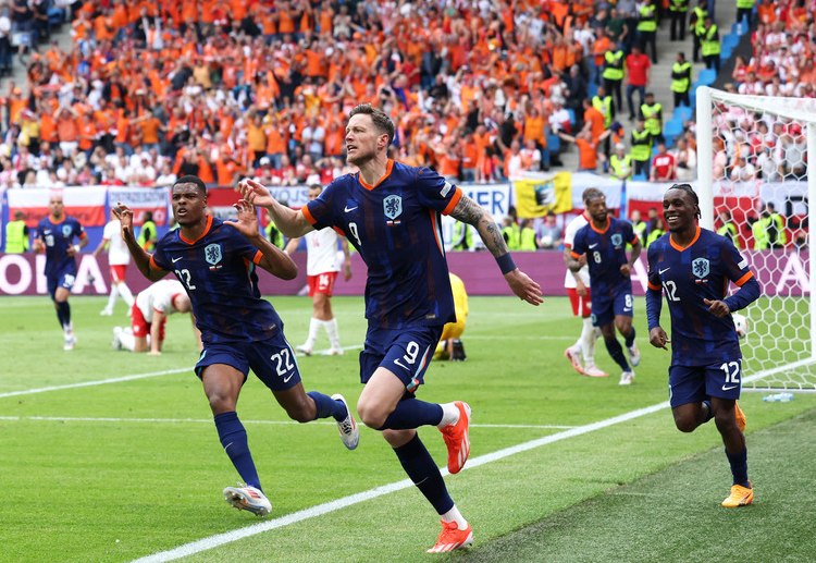 欧锦赛 维尔布鲁根成为欧洲杯上首发的最年轻的荷兰队门将。