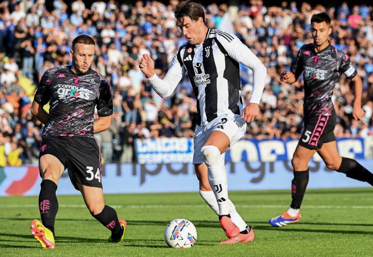 Juventus' Dusan Vlahovic aims to score against Napoli in the Serie A