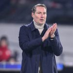 페예노르트는 감독 없이 챔피언스리그에서 AC 밀란을 상대해야 할 것이다.