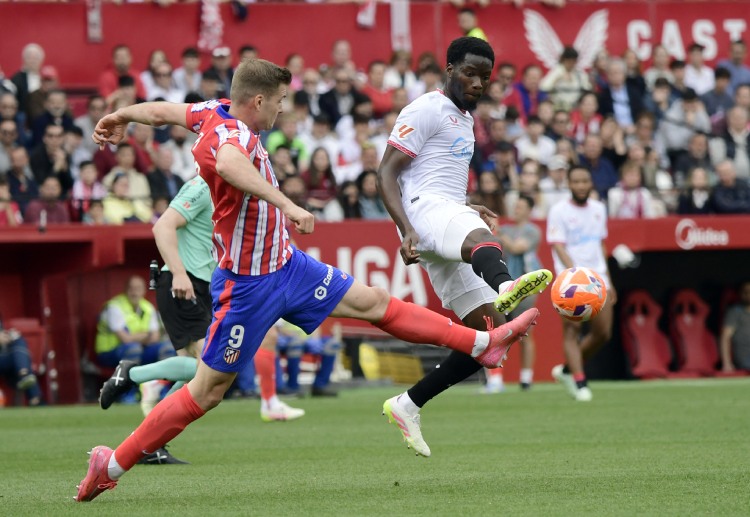 西甲联赛 开场第8分钟,阿古梅轰入一球,塞维利亚取得领先。