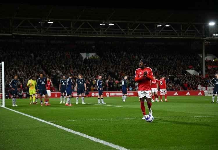 နောက်ဆုံး ဂျိမ်းစ် ထရက်ဖို့ဒ် ကိုတော့ ပရီးမီးယားလိဂ် ထိပ်တန်း ကလပ် တချို့နဲ့ အပြိုင် ကြိုးပမ်းရဖို့ ရှိနေပြီး သူတို့ အသုံးပြုမယ့် ပေါင် ၂၅ သန်း ဆိုတဲ့ ပမာဏ ကတော့ နည်းပါးနေပါတယ်။