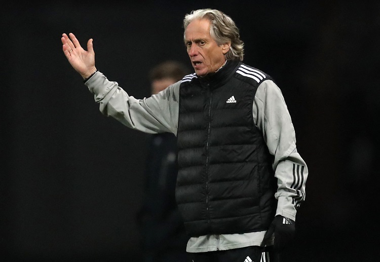 ဂျော့ဂျ် ဂျီးဆပ်စ်ဟာ ဆော်ဒီပရိုလိဂ်မှာ နည်းပြ အဖြစ် တတိယအကြိမ်မြောက် လုပ်ကိုင်မှာ ဖြစ်ပြီး ယခင် နှစ်ကြိမ် ကတော့ အဲလ်ဟီလာကို ကိုင်တွယ်ခဲ့တာ ဖြစ်ပါတယ်။