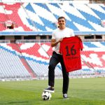 လက်ရှိမှာတော့ စပါးက ပရီးမီးယားလိဂ် အတွေ့အကြုံ ရှိတဲ့ အသက် ၃၀ အရွယ် ပေါ်တူဂီ ကွင်းလယ် ကစားသမား ယာအို ပါလ်ဟင်ဟာကို ခေါ်ယူဖို့ စဉ်းစားလာခဲ့ပြီ ဖြစ်ပါတယ်။