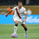 ရိုဒရီ ကတော့ လော့စ်ဘလန်ကို တို့နဲ့ သတင်းတွေ ထွက်နေတာ ကြာပြီ ဖြစ်ပြီး လာလီဂါ ထိပ်သီး တို့က ၂၀၂၆ ခုနှစ်မှာ စပိန်သားကို အရ ခေါ်ယူမယ်လို့လည်း သိရပါတယ်။