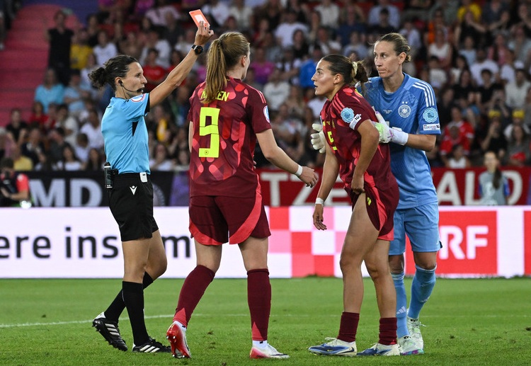 女足欧锦赛 吃下红牌