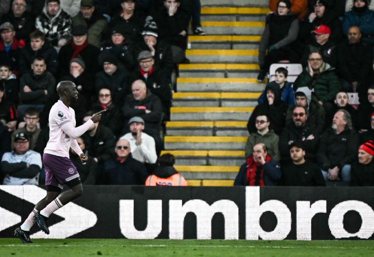 德甲联赛 勒沃库森官方宣布,利物浦中卫贾雷尔·宽萨加盟,转会费高达3500万英镑。这一金额让宽萨成为药厂历史上最贵球员。