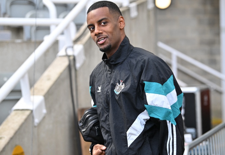 လက်ရှိ မှာတော့ ပရီးမီးယားလိဂ် ချန်ပီယံတွေဆီ ပြောင်းရွှေ့ ကစားခွင့်ရဖို့ အခက်အခဲတွေ ရှိနေပြီး ငှက်ကြားတွေ ဘက်ကလည်း လုံးဝ အလျှော့မပေးတာ တွေ့ရပါတယ်။