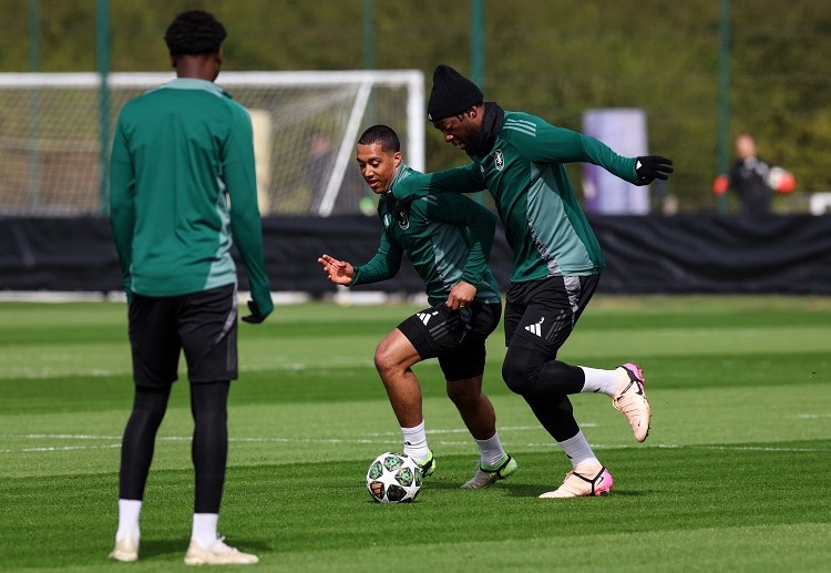 CaughtOffside ရဲ့ ဖော်ပြချက်အရ ဘုန်းမောက်၊ နယူးကာဆယ်နဲ့ ဝုဗ် စတဲ့ ပရီးမီးယားလိဂ် ၃ သင်းက ချဲလ်ဆီးက အက်ဆဲလ် ဒီယာဆီကို အပြိုင်အဆိုင် စိတ်ဝင်စားနေတယ်လို့ သိရပါတယ်။