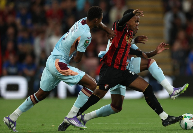 ကြားရက်မှာ ကစားခဲ့တဲ့ ခရာဘောင်ဖလား မှာတော့ ပရီးမီးယားလိဂ် ပြိုင်ဘက် ဘရန့်ဖို့ဒ်ကို အိမ်ကွင်းမှာ ၂ ဂိုးပြတ်နဲ့ ရှုံးထားပါတယ်။