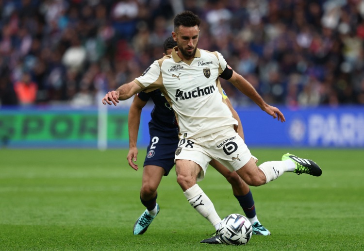 法甲联赛 爱德华和托马森在比赛中各自浪费了几次好机会，未能为朗斯破门得分。