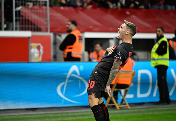 Alejandro Grimaldo bawa timnya meraih kemenangan di pertandingan Bundesliga