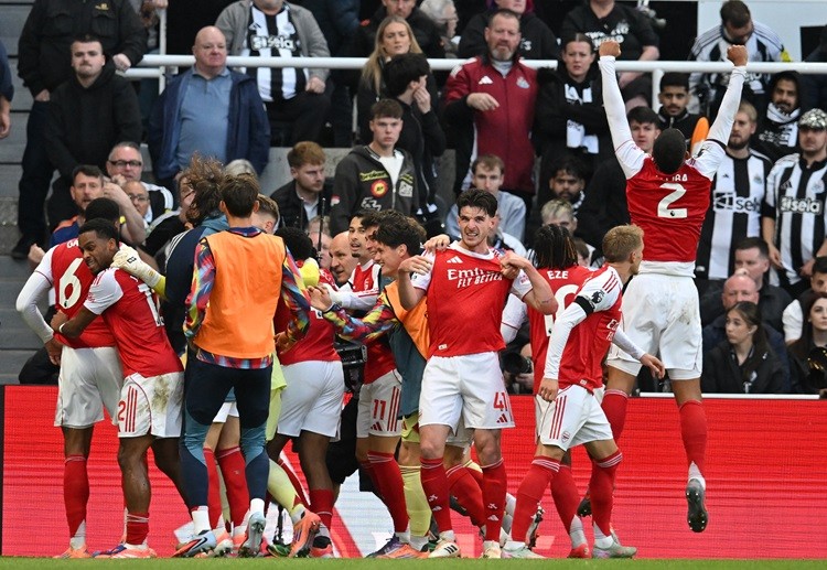 ဒီနေရာမှာ ပြောစရာ ရှိတာက ဒီနှစ် ပရီးမီးယားလိဂ် ချန်ပီယံဆု အတွက် အဓိက ပြိုင်ဆိုင်နေတဲ့ ၃ သင်းမှာ ဘယ်အသင်းရဲ့ ခြေစွမ်းက အတည်ငြိမ်ဆုံး အားရစရာ အကောင်းဆုံးလဲ ဆိုတာပါ။