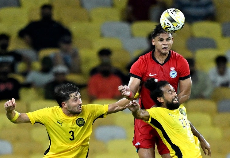 友谊赛 新加坡队替补球员伊尔汉·范迪凭借一脚精彩的远射,将比分改写为2比1