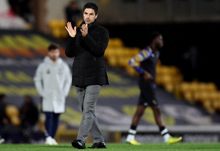 လက်ရှိမှာ အာဆင်နယ်က ပရီးမီးယားလိဂ် ပွဲစဉ် ၆ ပြီးချိန် အထိ ၄ ပွဲနိုင်၊ ၁ ပွဲ သရေ၊ ၁ ပွဲ ရှုံးထားပြီး ရမှတ် ၁၃ မှတ်နဲ့ လစ်ဗာပူးလ်ကို ဆက်လက် ဖိအားပေးထားပါတယ်