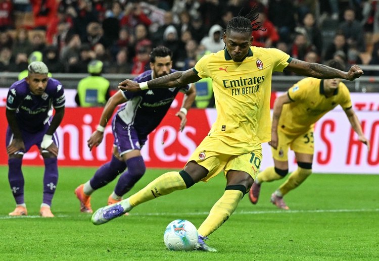 ပရီးမီးယားလိဂ် ကလပ် မန်ချက်စတာယူနိုက်တက် ကတော့ အေစီမီလန် တိုက်စစ်မှူး ရာဖေးလ် လီယာအိုကို စိတ်ဝင်စားမှု မြင့်တက်လာခဲ့ကြောင်း သိရပါတယ်။