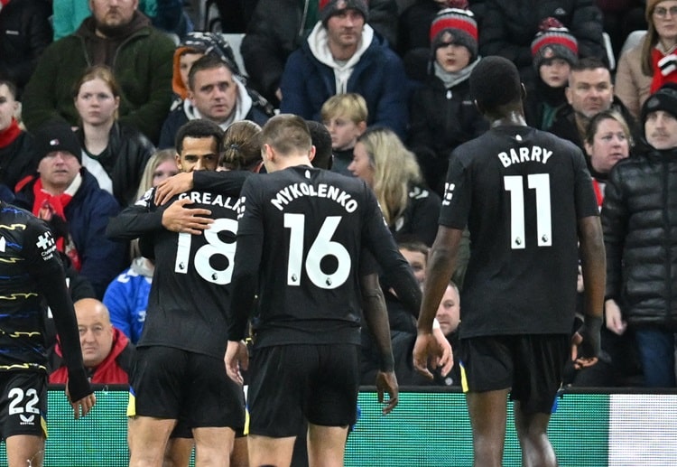 英超联赛 埃弗顿的恩迪亚耶凭借突破并射门为客队首开纪录，1比0领先